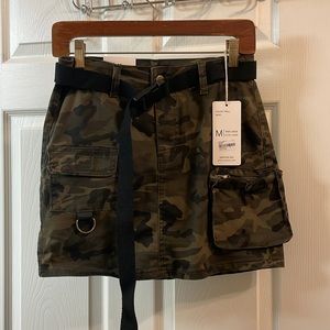 Forever 21 camo mini skirt never worn with tags!